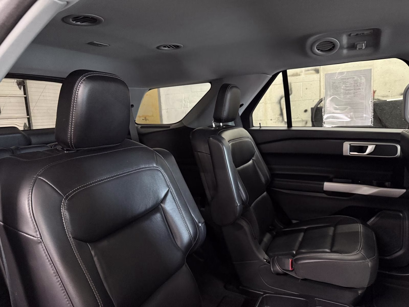 2021 Star White Metallic Tri-Coat Ford Explorer XLT 4X4 SUV