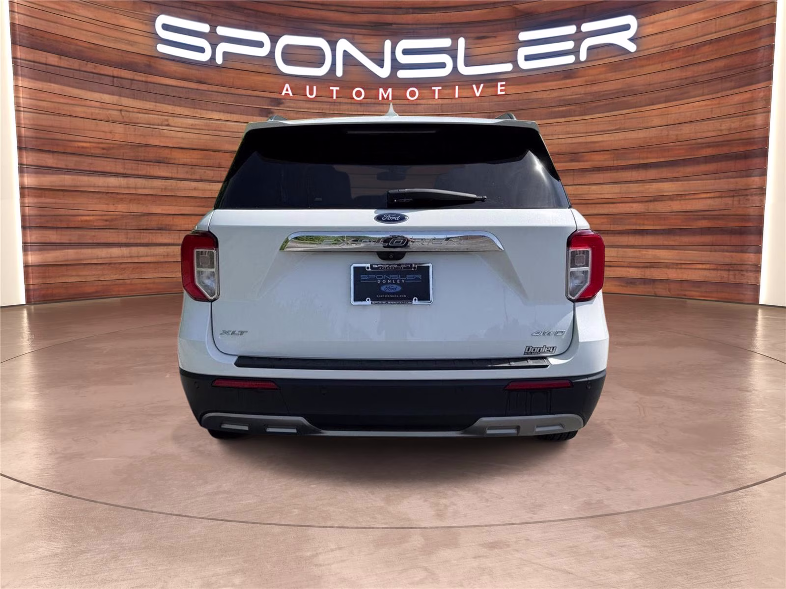 2021 Star White Metallic Tri-Coat Ford Explorer XLT 4X4 SUV