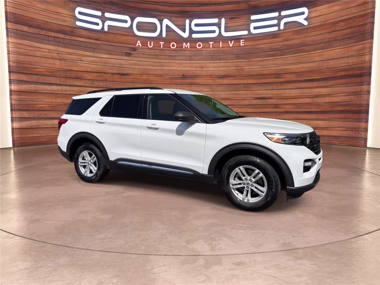 2021 Star White Metallic Tri-Coat Ford Explorer XLT 4X4 SUV