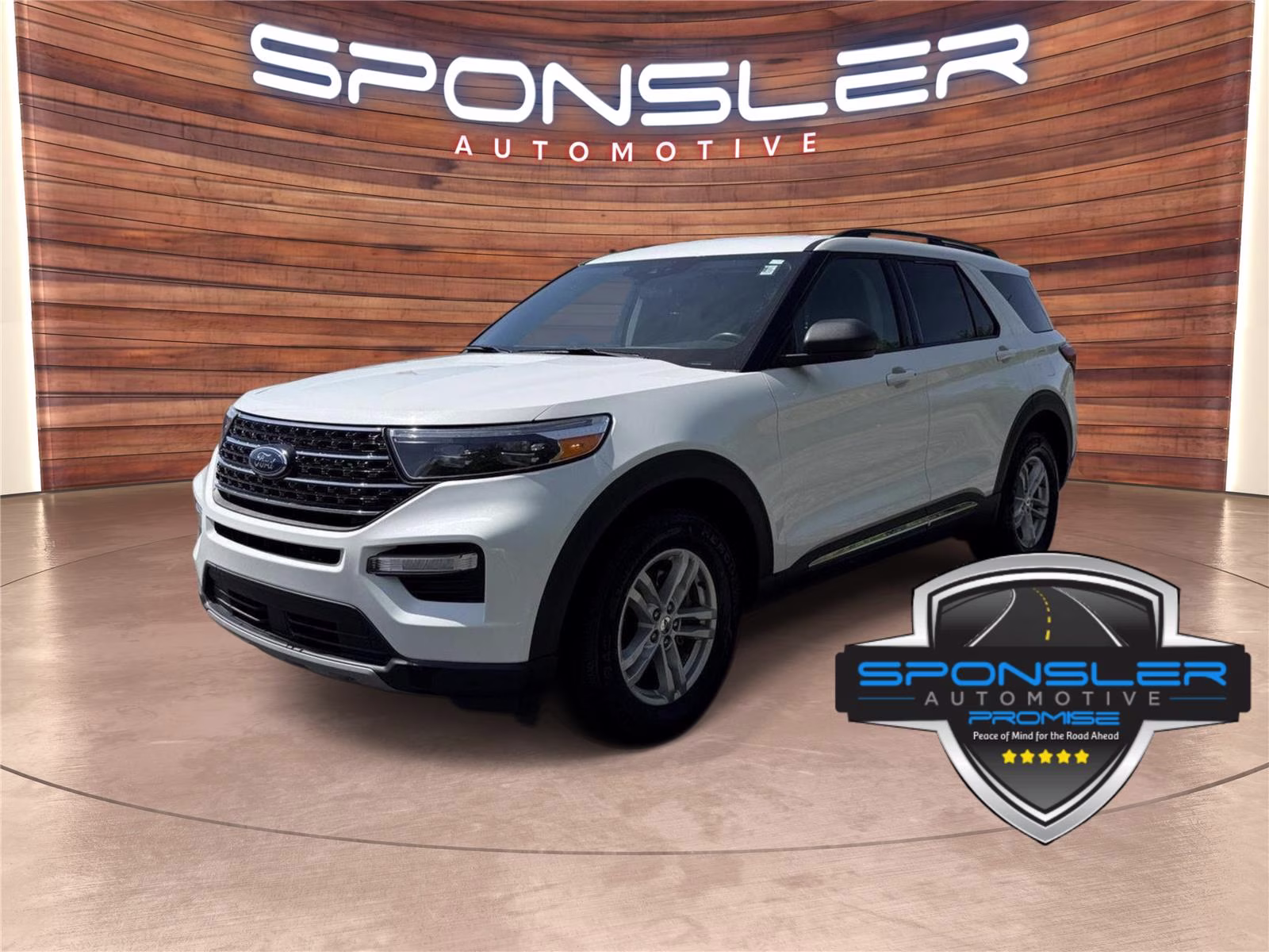2021 Star White Metallic Tri-Coat Ford Explorer XLT 4X4 SUV