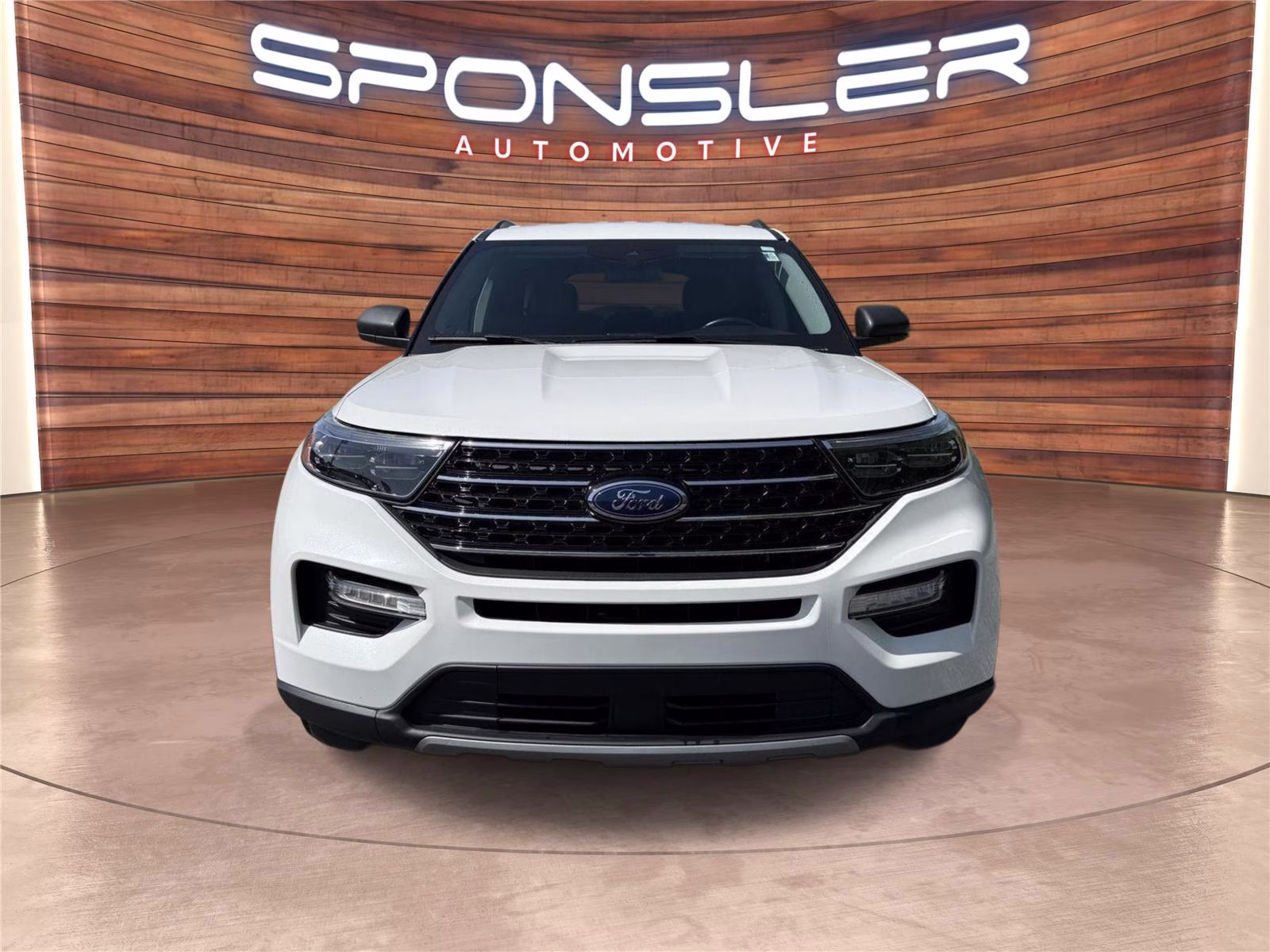 2021 Star White Metallic Tri-Coat Ford Explorer XLT 4X4 SUV