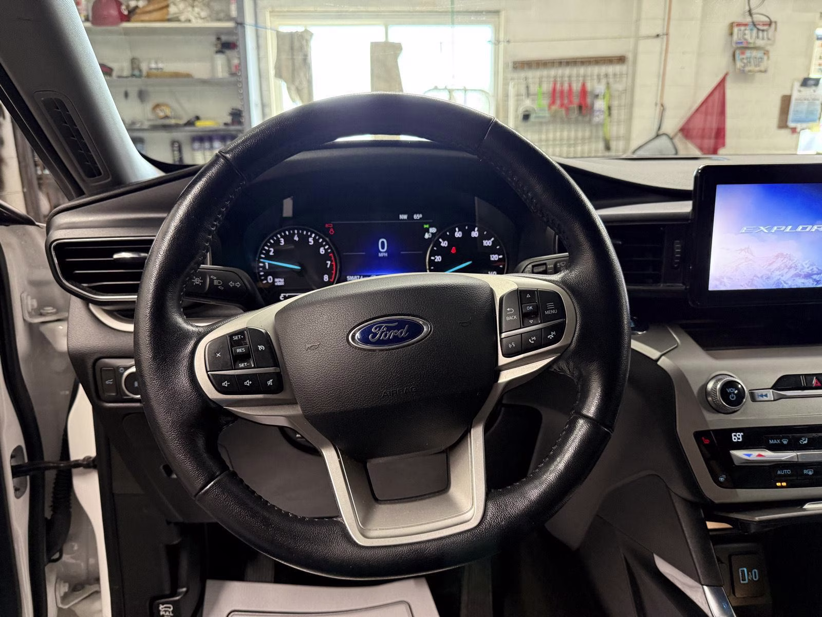 2021 Star White Metallic Tri-Coat Ford Explorer XLT 4X4 SUV