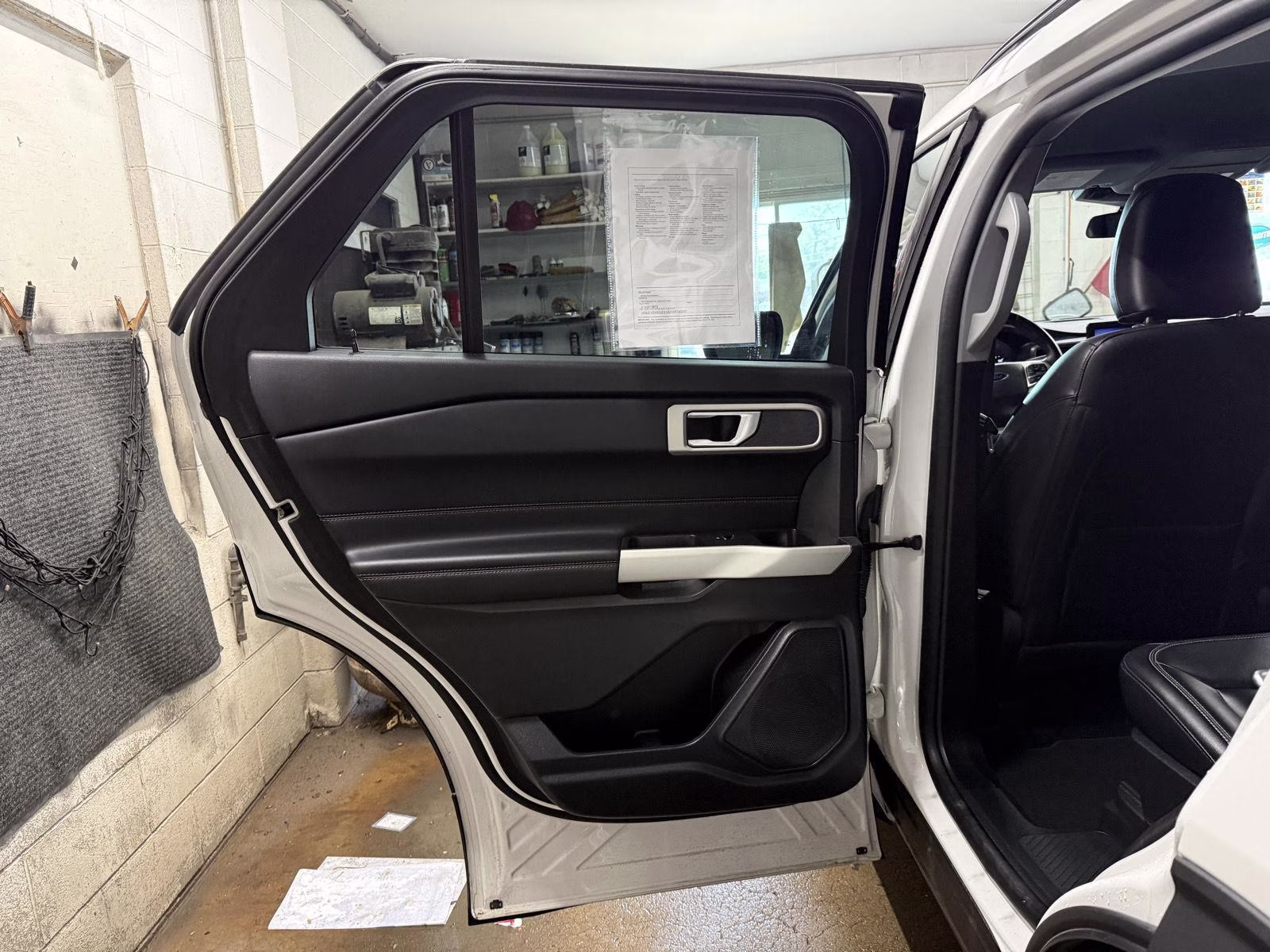 2021 Star White Metallic Tri-Coat Ford Explorer XLT 4X4 SUV