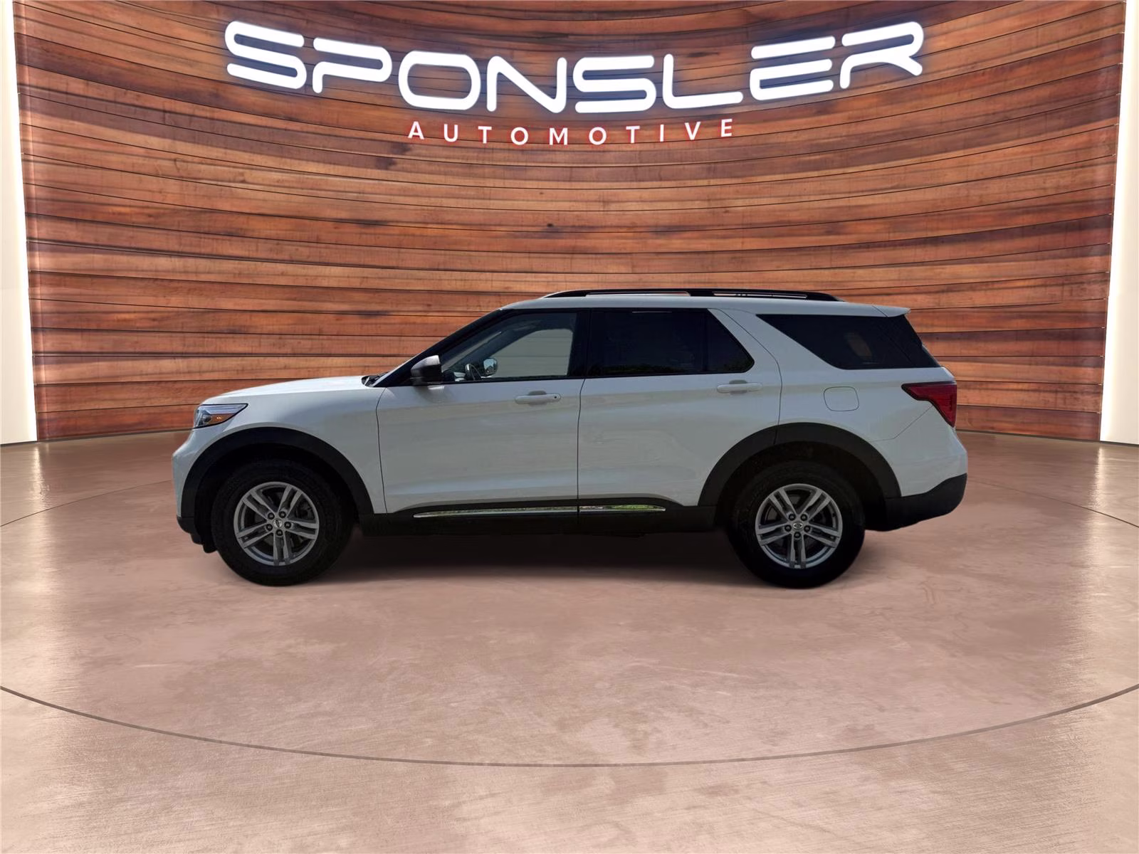 2021 Star White Metallic Tri-Coat Ford Explorer XLT 4X4 SUV