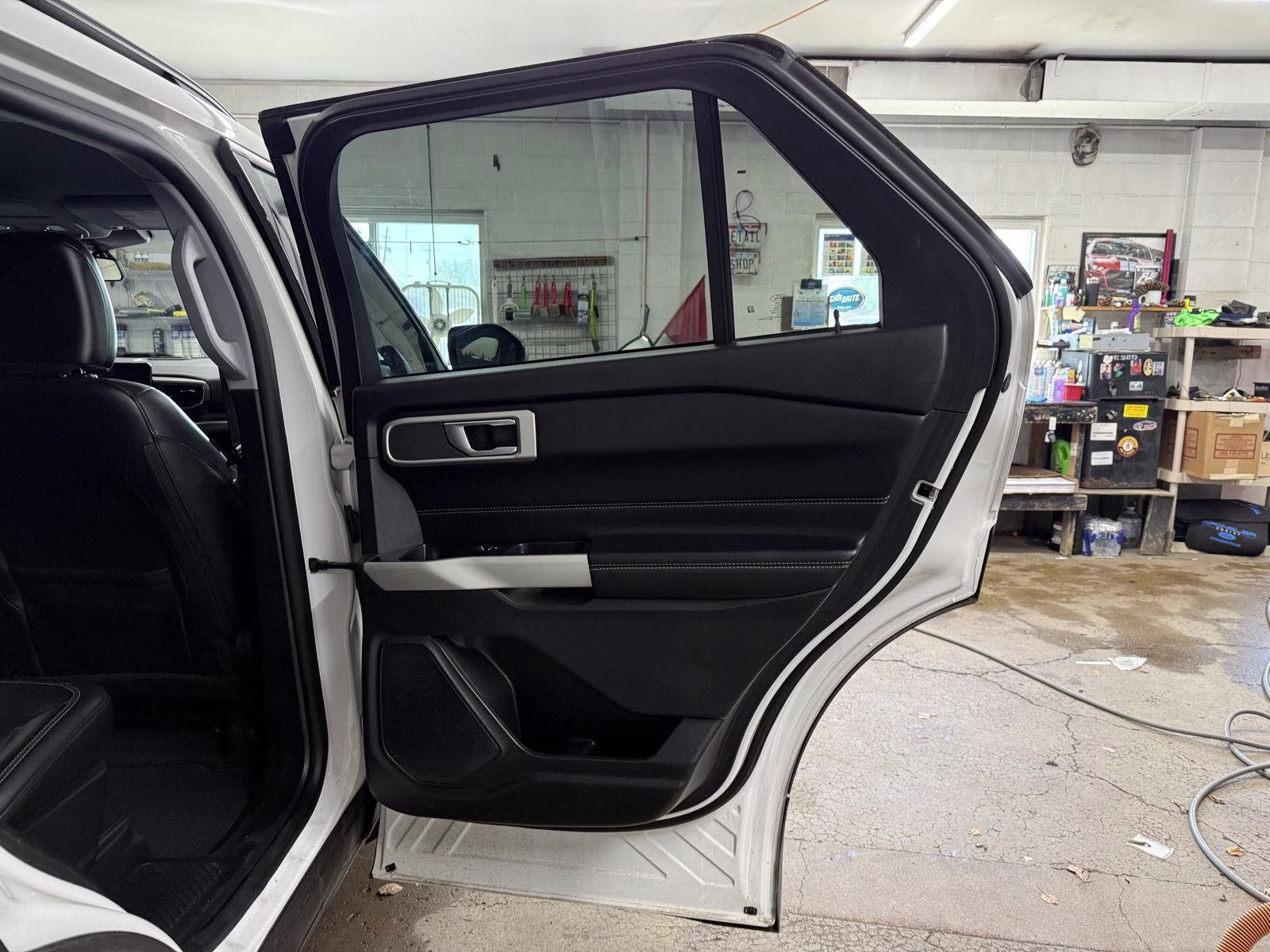 2021 Star White Metallic Tri-Coat Ford Explorer XLT 4X4 SUV