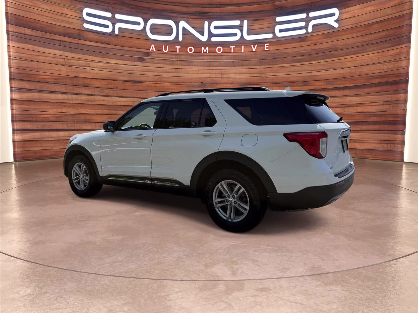2021 Star White Metallic Tri-Coat Ford Explorer XLT 4X4 SUV