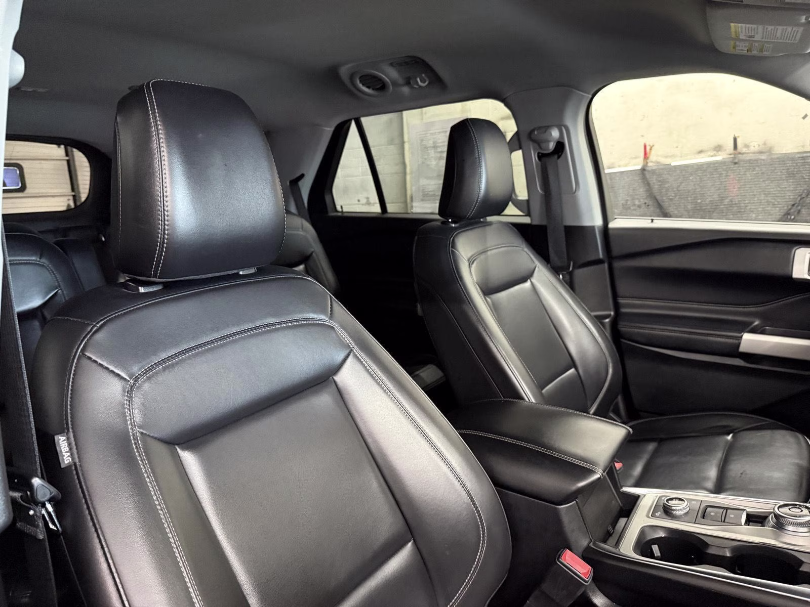 2021 Star White Metallic Tri-Coat Ford Explorer XLT 4X4 SUV