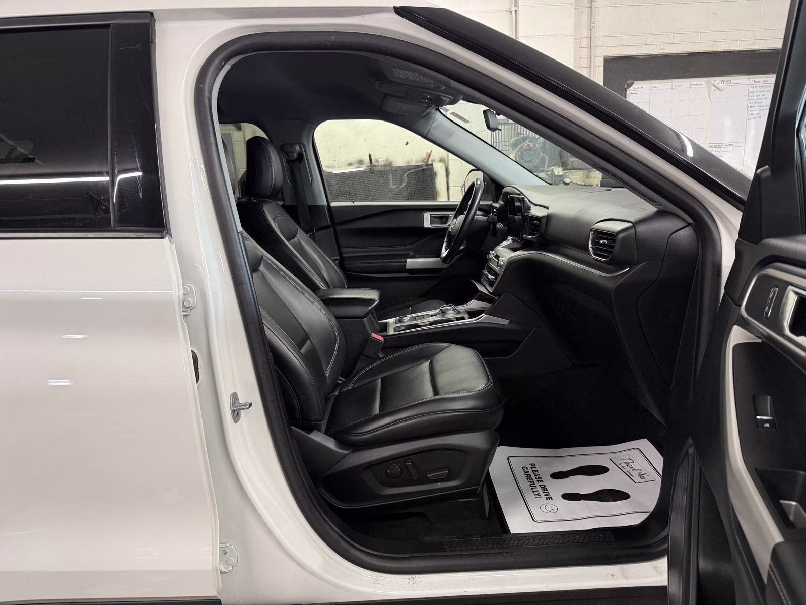 2021 Star White Metallic Tri-Coat Ford Explorer XLT 4X4 SUV