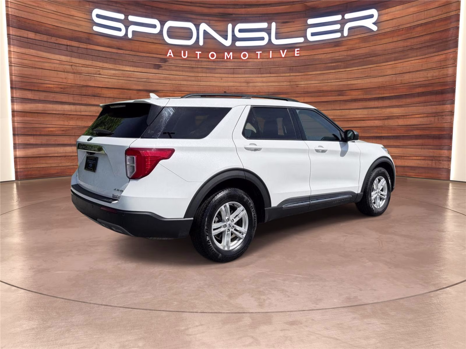 2021 Star White Metallic Tri-Coat Ford Explorer XLT 4X4 SUV