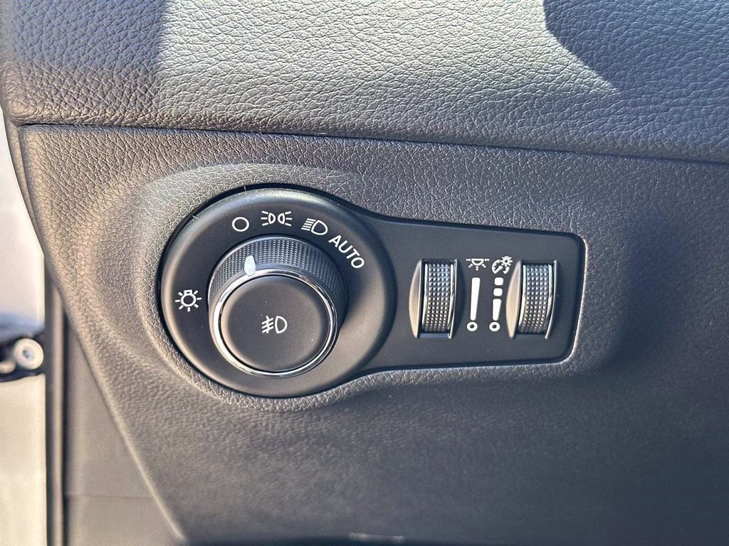 2019 Billet Silver Metallic Clearcoat Jeep Compass Limited FWD SUV