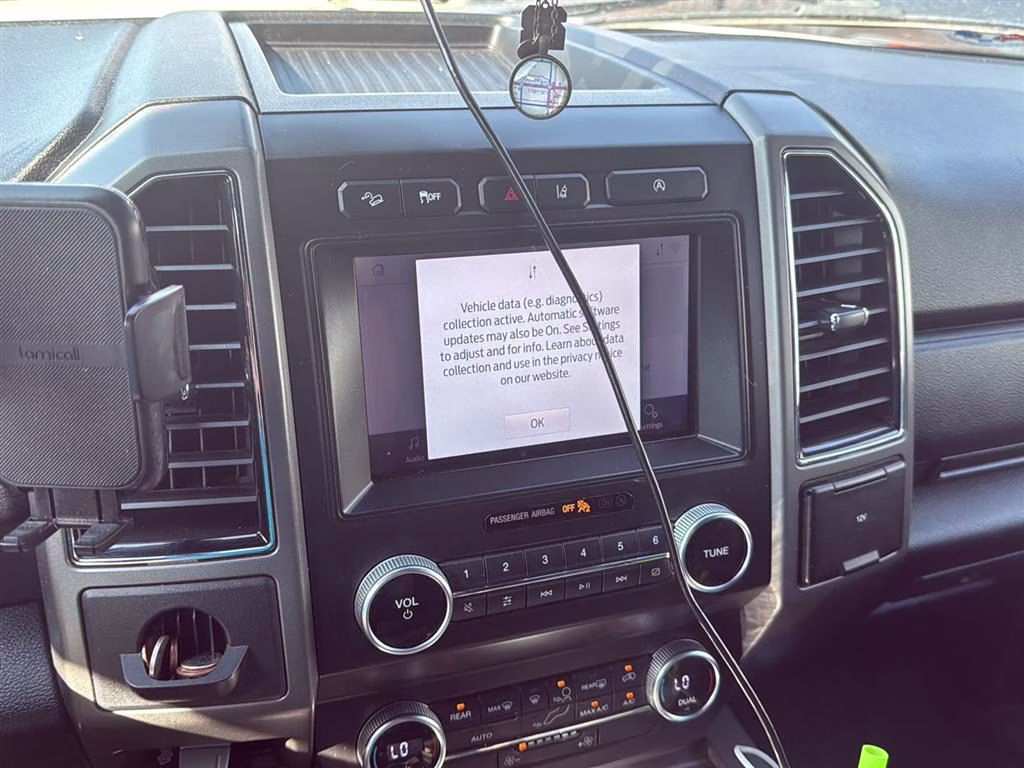 2021 Oxford White Ford Expedition XLT 4X4 SUV