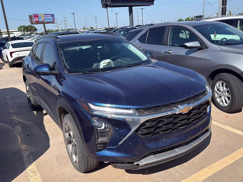 2024 Chevrolet Trax LT's photo
