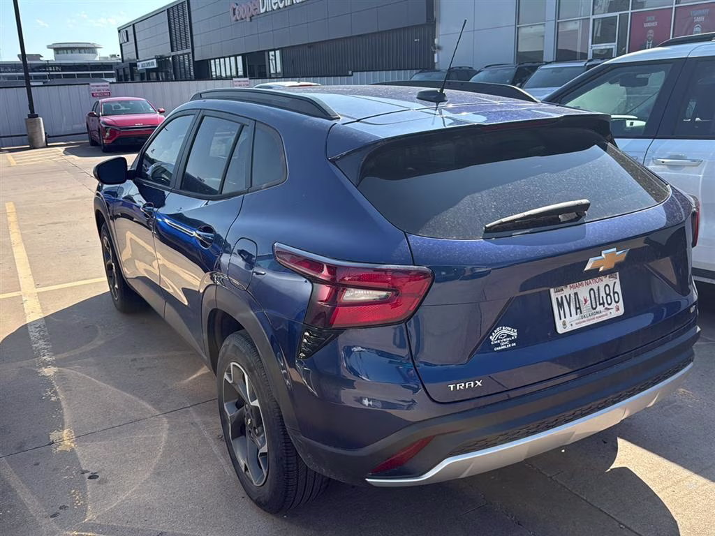 2024 Blue Glow Metallic Chevrolet Trax LT FWD SUV