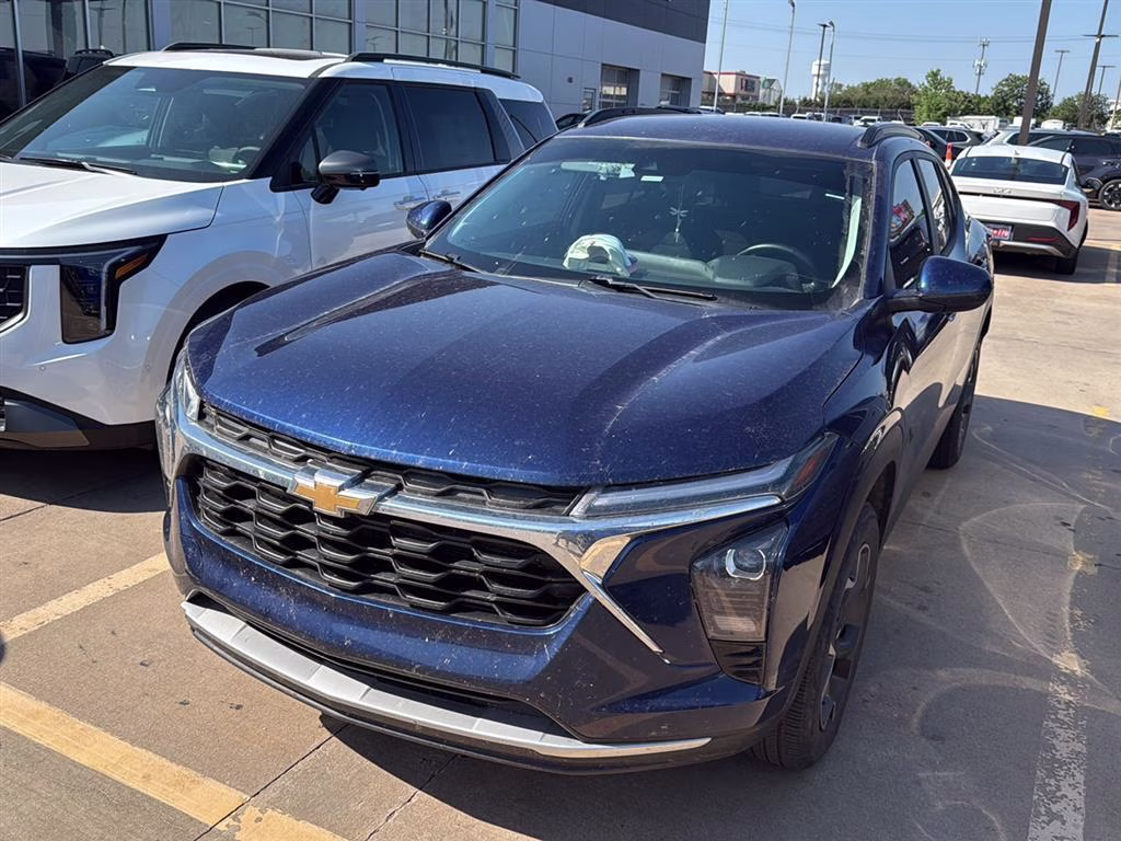 2024 Blue Glow Metallic Chevrolet Trax LT FWD SUV