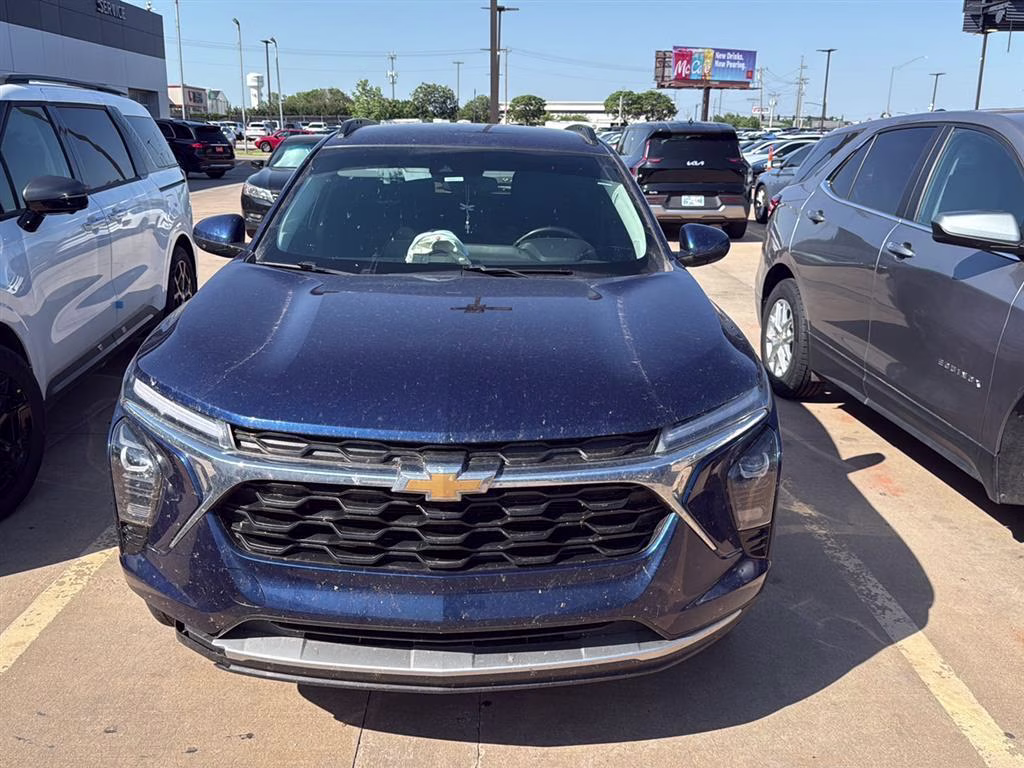 2024 Blue Glow Metallic Chevrolet Trax LT FWD SUV