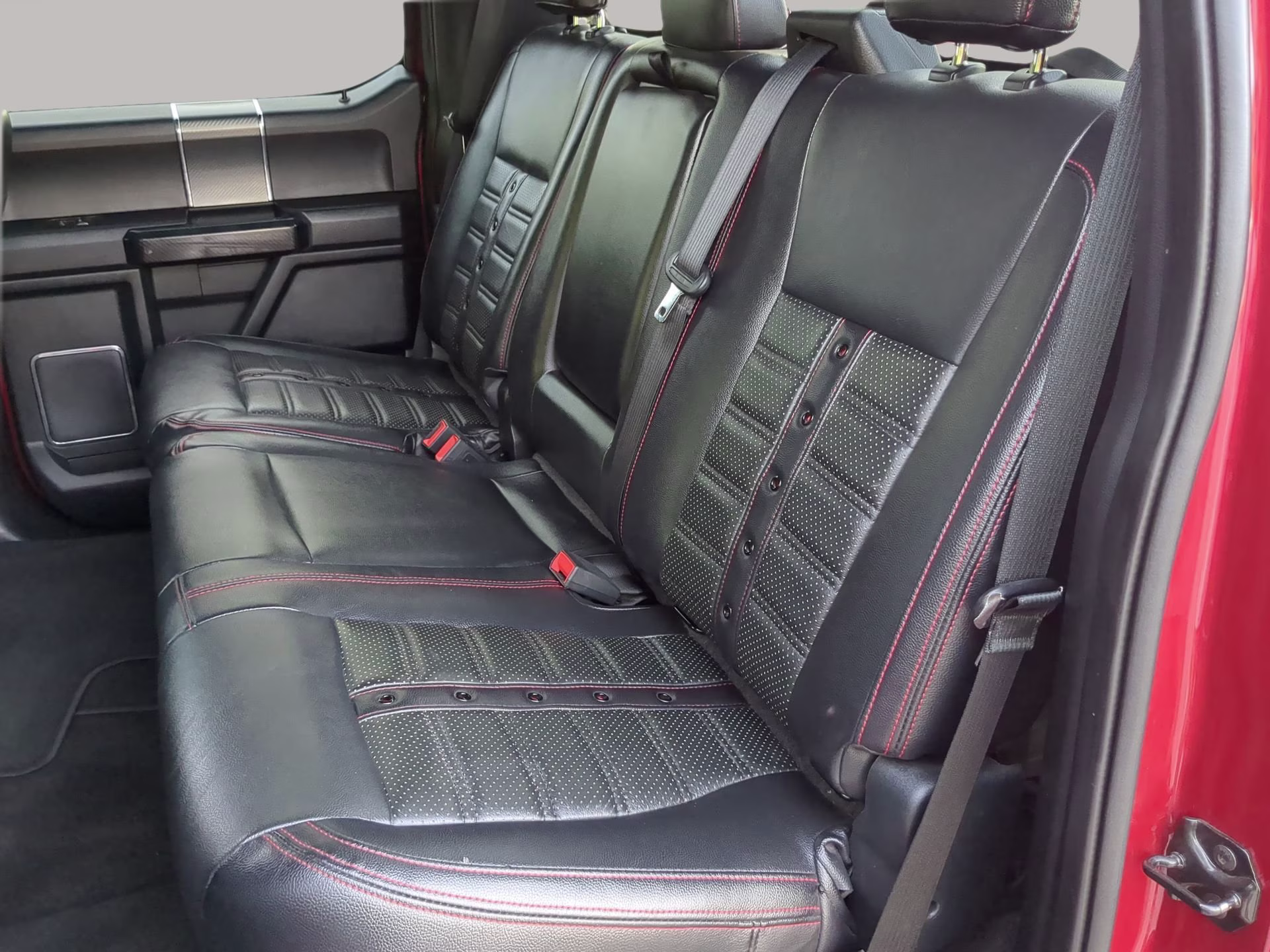 2020 Rapid Red Metallic Tinted Clearcoat Ford F-150 LARIAT Crew Cab Pickup 4X4 Truck