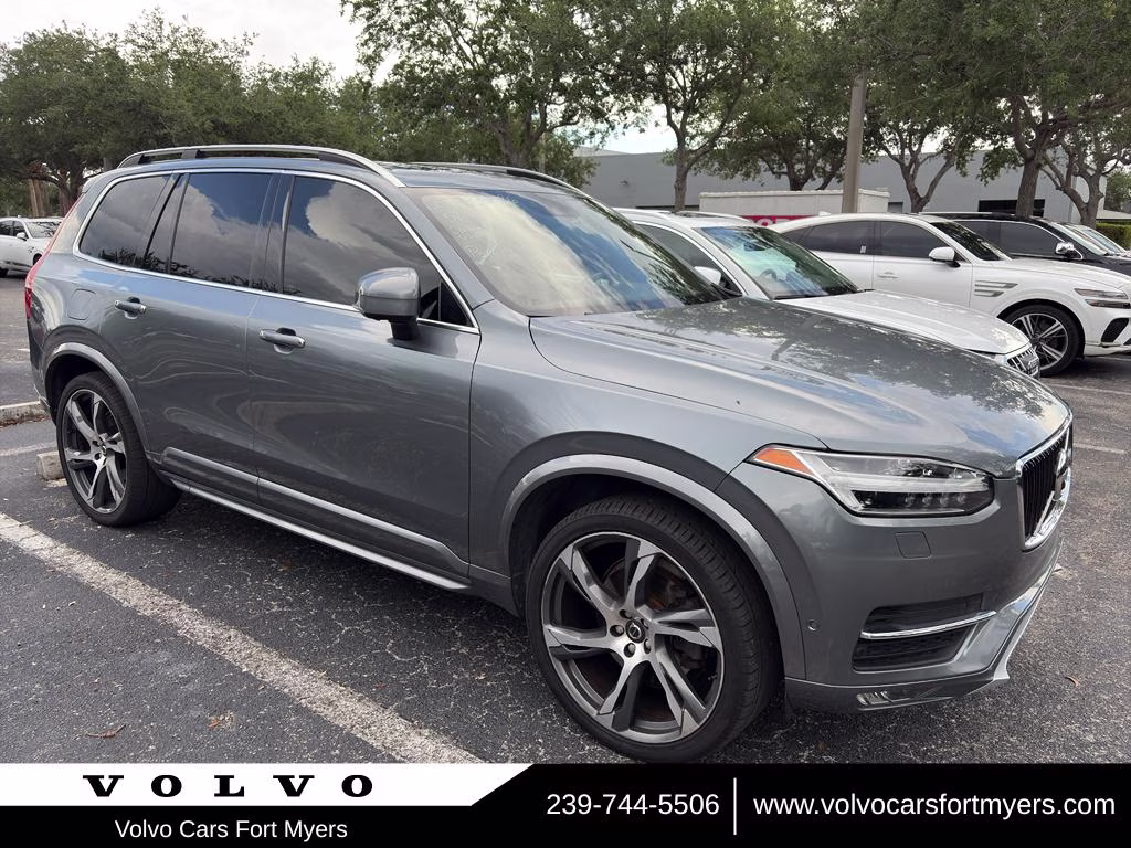 2018 Bright Silver Metallic Volvo XC90 Momentum FWD SUV