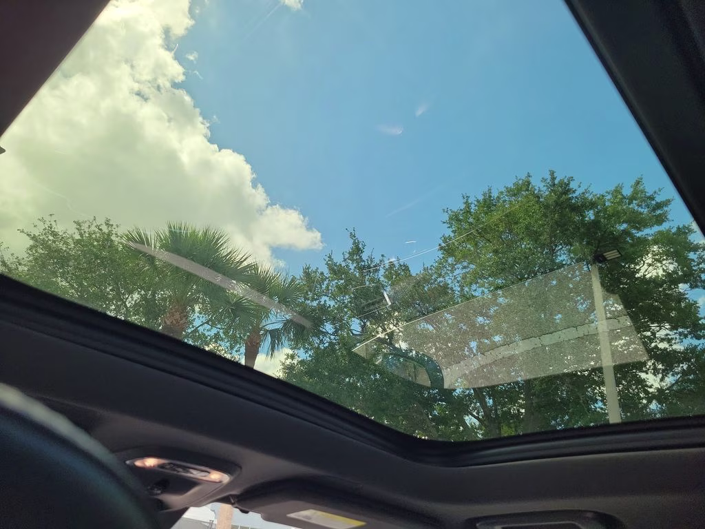 2018 Bright Silver Metallic Volvo XC90 Momentum FWD SUV