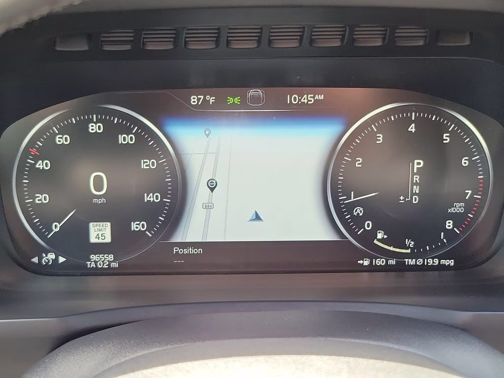 2018 Bright Silver Metallic Volvo XC90 Momentum FWD SUV
