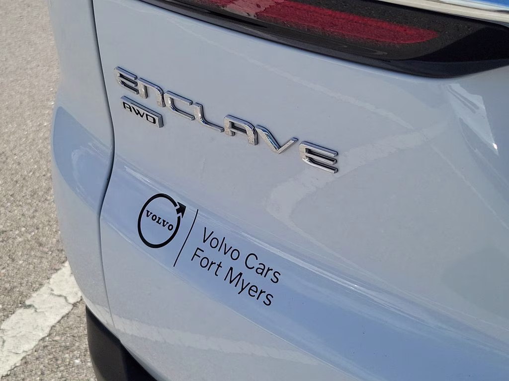2025 Summit White Buick Enclave Preferred FWD SUV