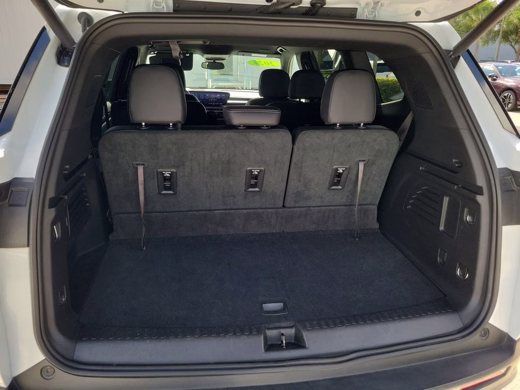 2025 Summit White Buick Enclave Preferred FWD SUV