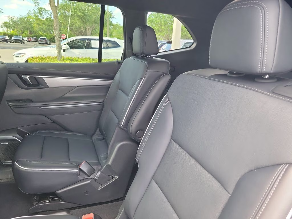 2025 Summit White Buick Enclave Preferred FWD SUV