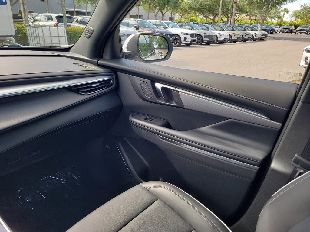 2025 Summit White Buick Enclave Preferred FWD SUV