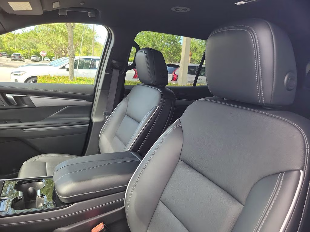 2025 Summit White Buick Enclave Preferred FWD SUV