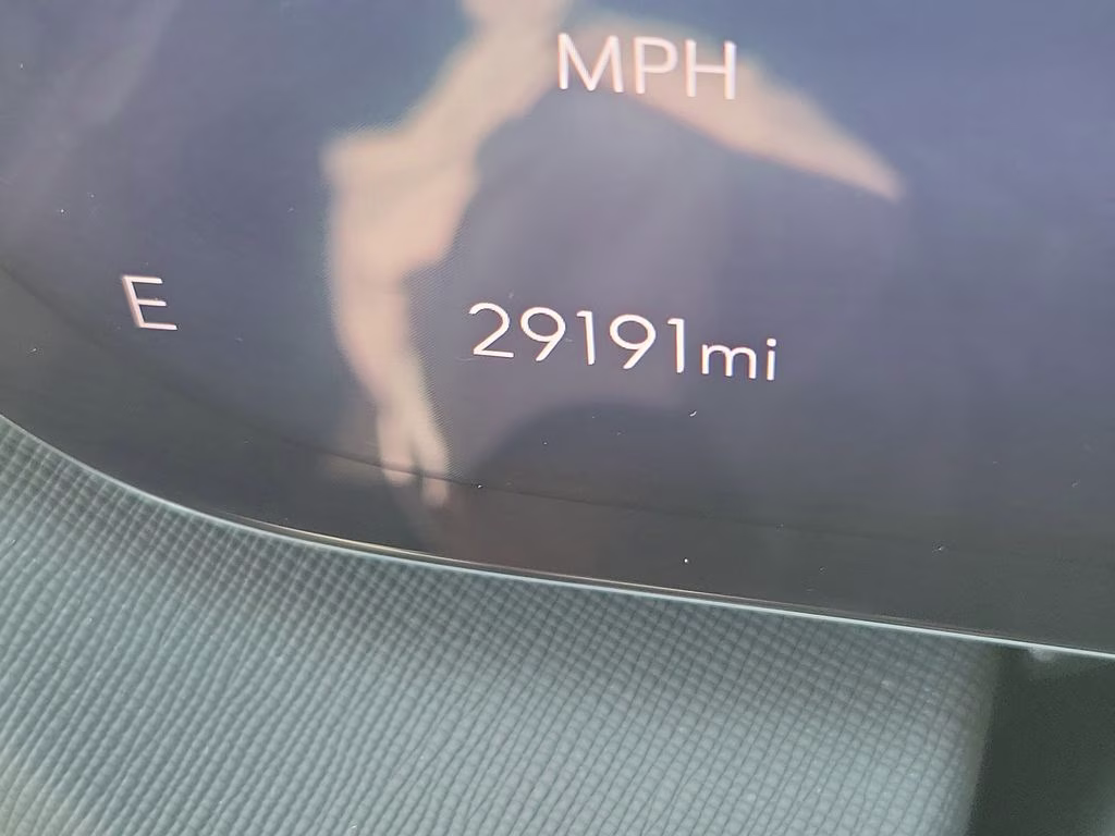 2025 Summit White Buick Enclave Preferred FWD SUV