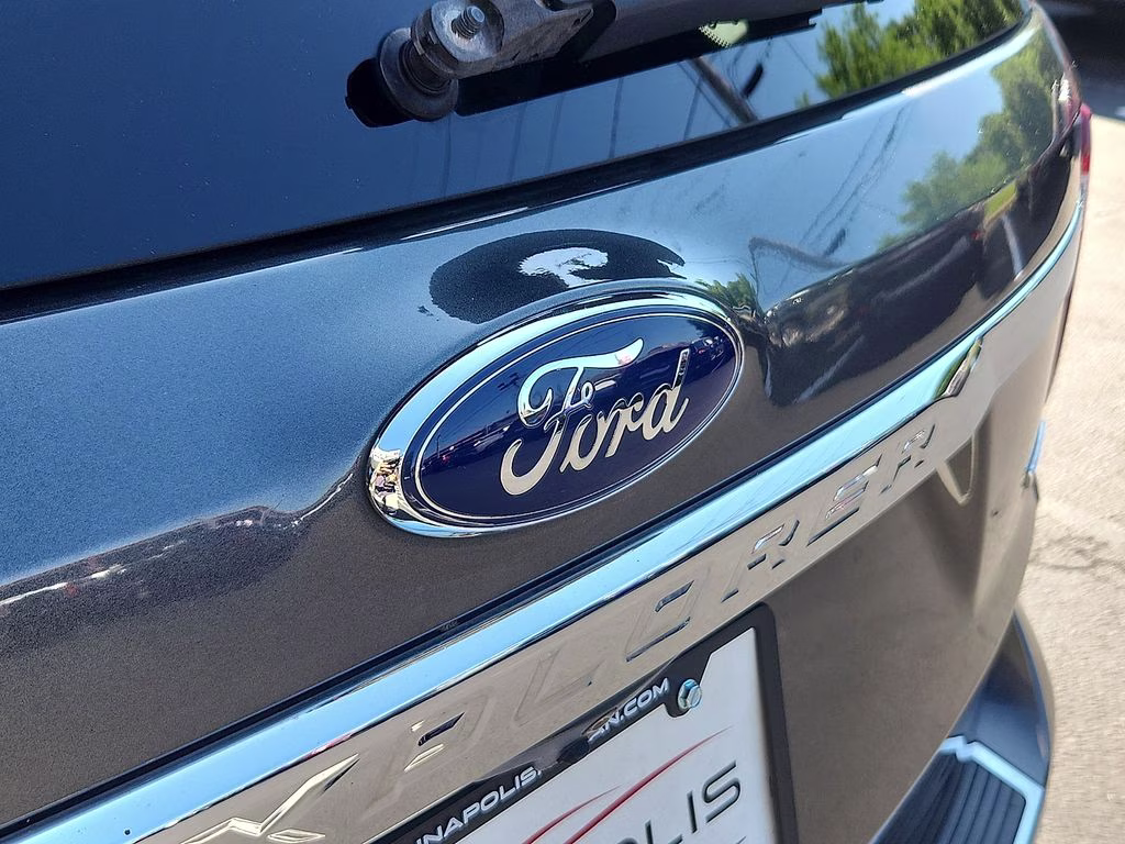 2018 Magnetic Ford Explorer XLT 4X4 SUV