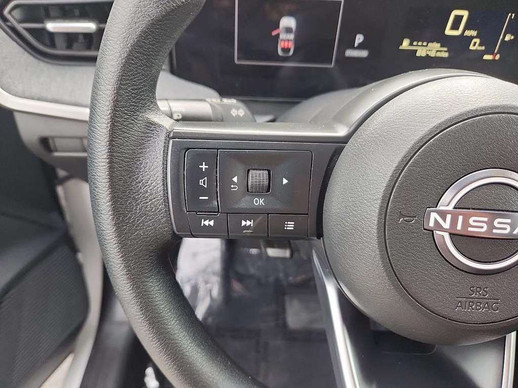2025 Aspen White Tricoat Nissan Kicks SV AWD SUV