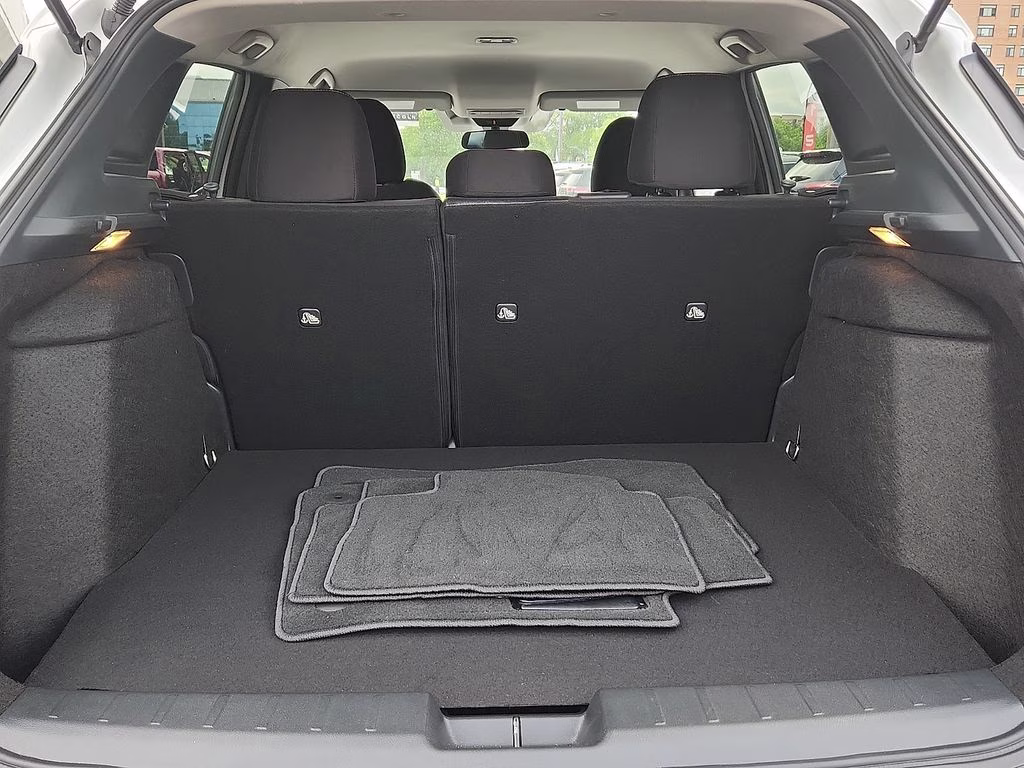 2025 Aspen White Tricoat Nissan Kicks SV AWD SUV