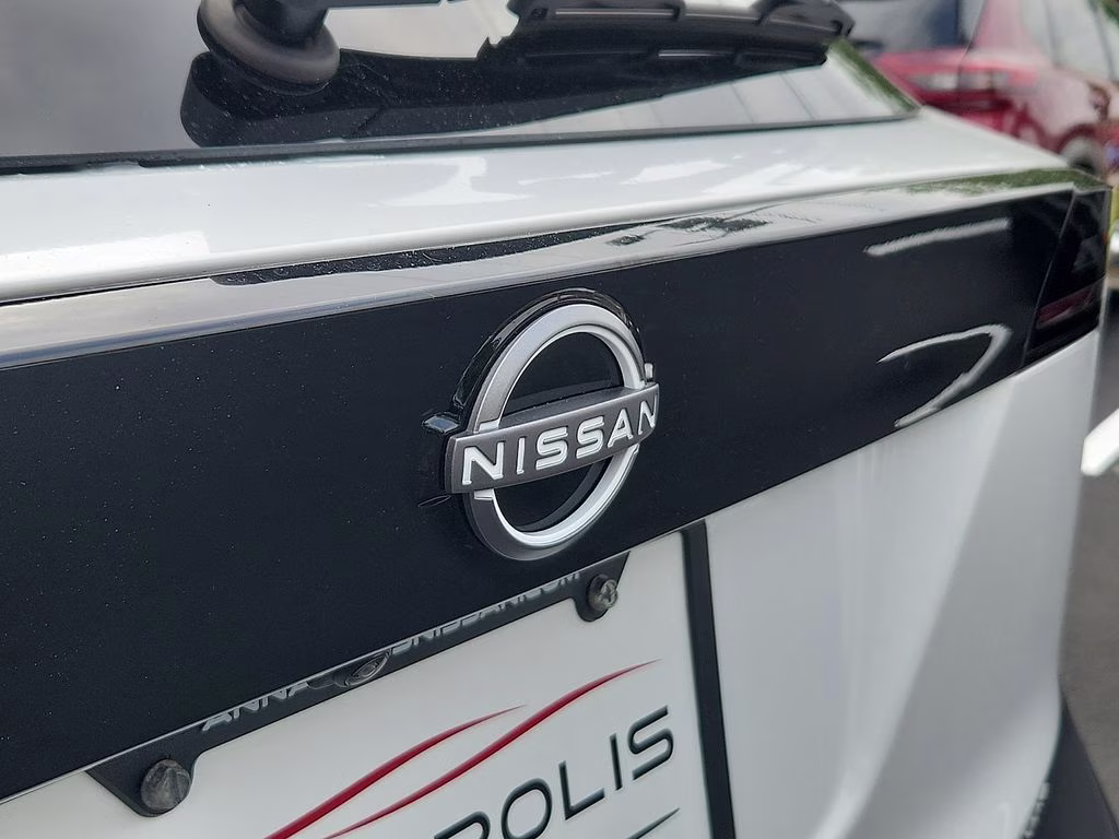 2025 Aspen White Tricoat Nissan Kicks SV AWD SUV