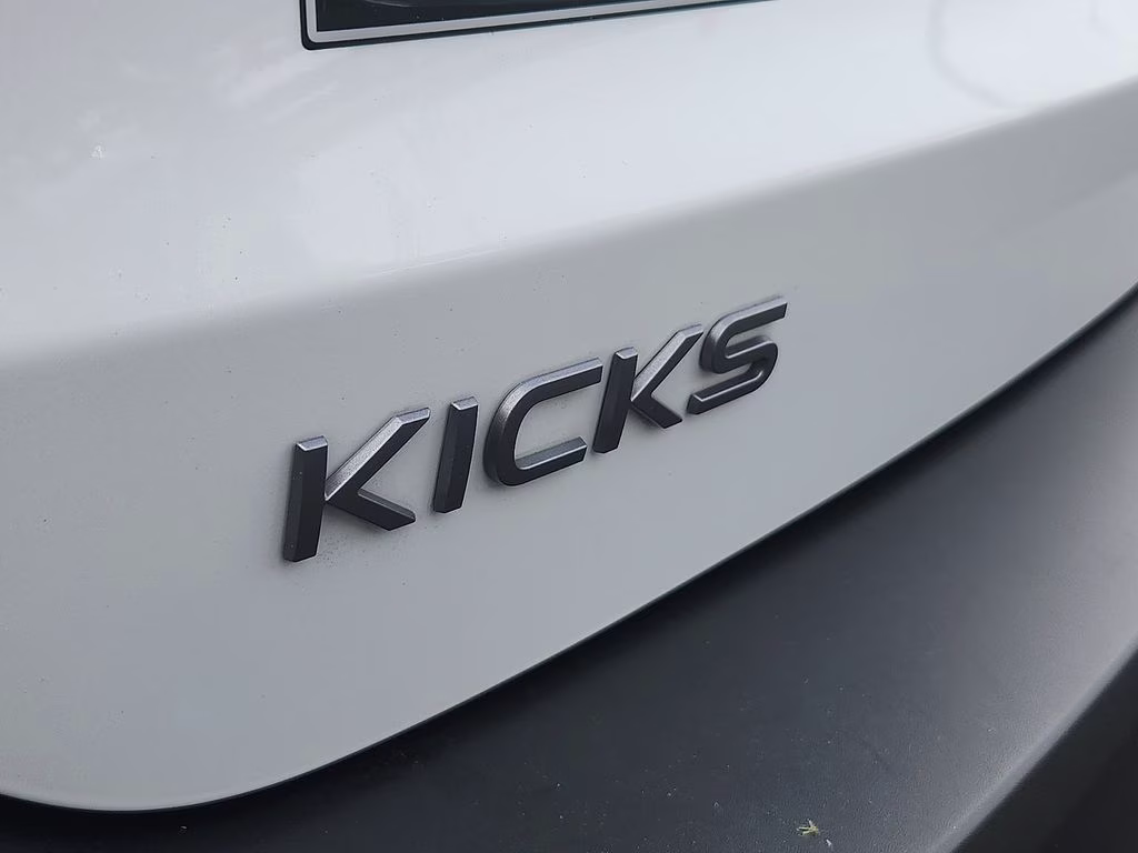 2025 Aspen White Tricoat Nissan Kicks SV AWD SUV