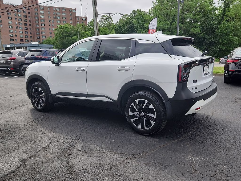 2025 Aspen White Tricoat Nissan Kicks SV AWD SUV