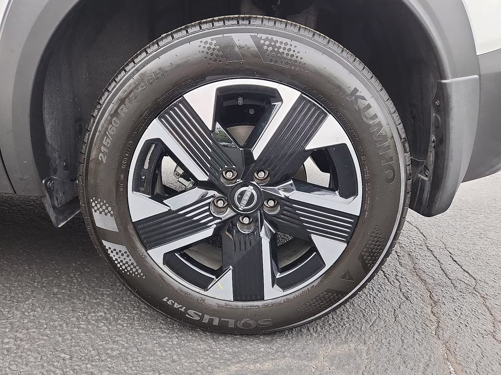2025 Aspen White Tricoat Nissan Kicks SV AWD SUV