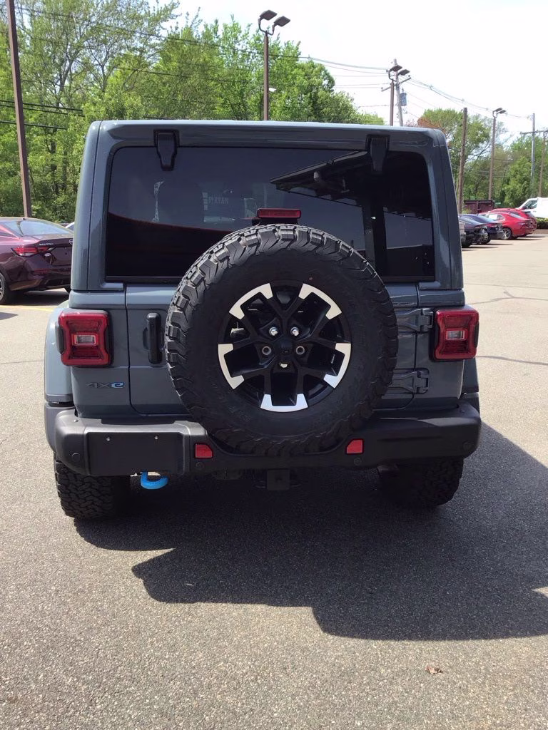 2024 Anvil Clear Coat Jeep Wrangler Rubicon X 4xe 4X4 SUV
