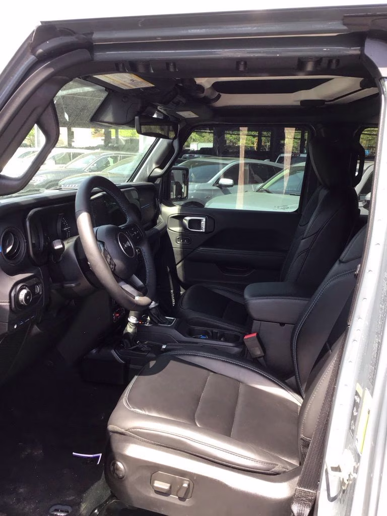 2024 Anvil Clear Coat Jeep Wrangler Rubicon X 4xe 4X4 SUV