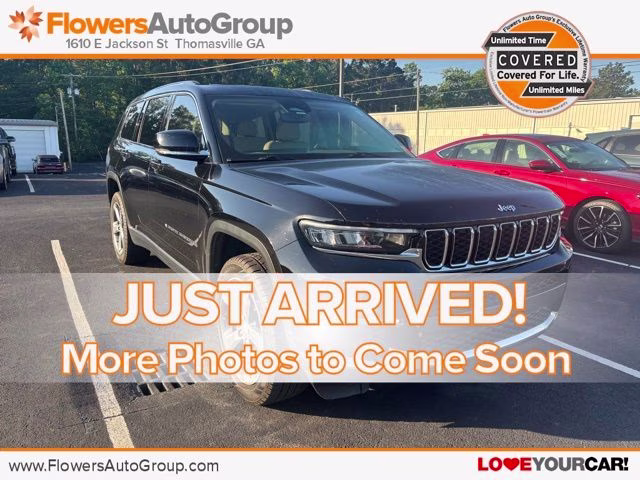 2021 Diamond Black Crystal Pearlcoat Jeep Grand Cherokee L Limited RWD SUV