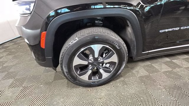 2023 Diamond Black Crystal Pearlcoat Jeep Grand Cherokee 4xe 4X4 SUV
