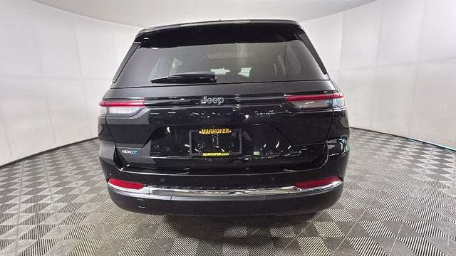 2023 Diamond Black Crystal Pearlcoat Jeep Grand Cherokee 4xe 4X4 SUV