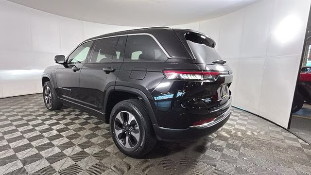 2023 Diamond Black Crystal Pearlcoat Jeep Grand Cherokee 4xe 4X4 SUV