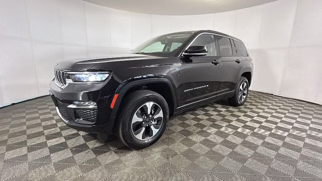 2023 Diamond Black Crystal Pearlcoat Jeep Grand Cherokee 4xe 4X4 SUV