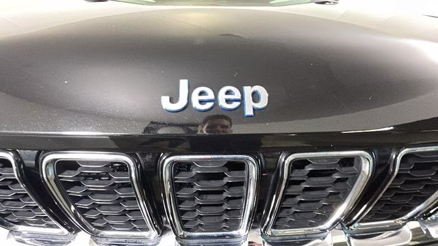 2023 Diamond Black Crystal Pearlcoat Jeep Grand Cherokee 4xe 4X4 SUV