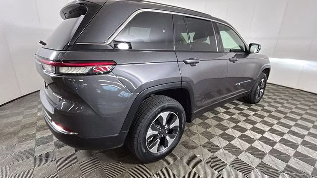 2023 Baltic Gray Metallic Clearcoat Jeep Grand Cherokee 4xe 4X4 SUV