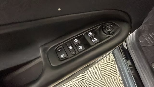 2017 Diamond Black Crystal Pearlcoat Jeep Compass Latitude 4X4 SUV