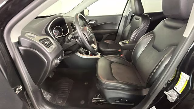 2017 Diamond Black Crystal Pearlcoat Jeep Compass Latitude 4X4 SUV