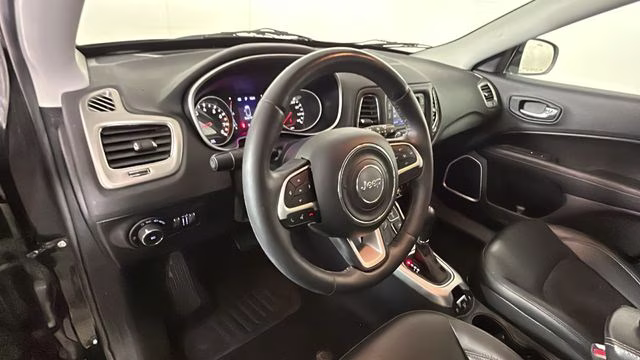 2017 Diamond Black Crystal Pearlcoat Jeep Compass Latitude 4X4 SUV
