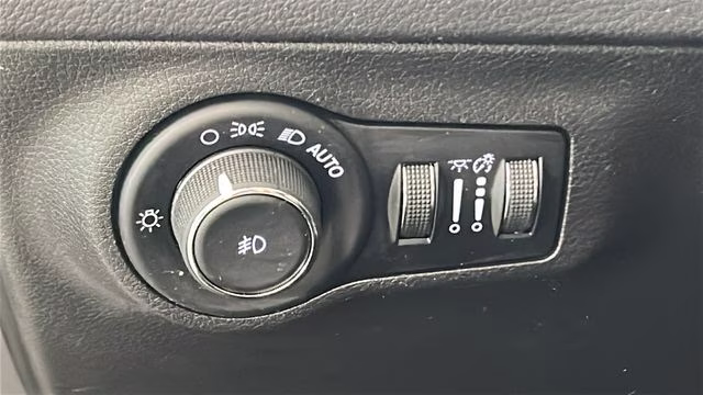 2017 Diamond Black Crystal Pearlcoat Jeep Compass Latitude 4X4 SUV