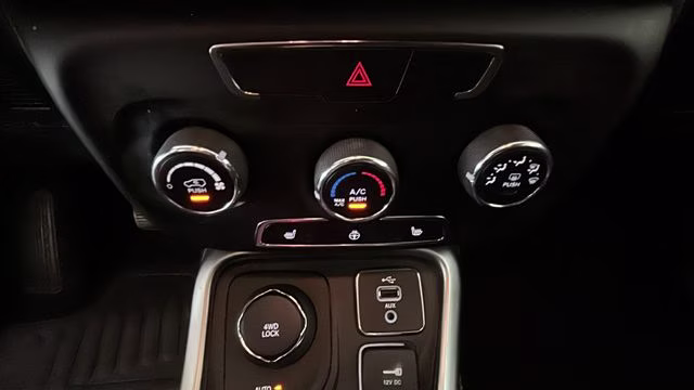 2017 Diamond Black Crystal Pearlcoat Jeep Compass Latitude 4X4 SUV